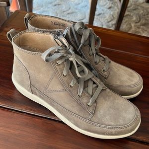 Vionic Magnolia Shawna booties.